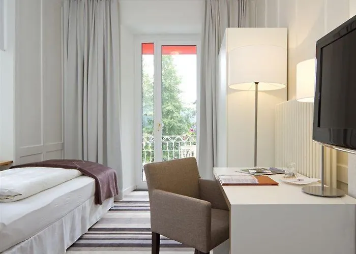 Hotel National By Mountain 3*