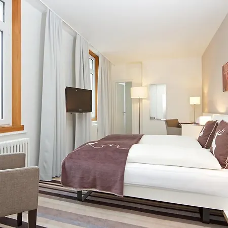 Szálloda National By Mountain 3*