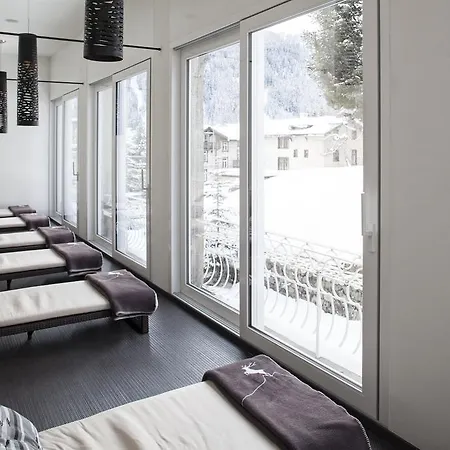 National Hotel 3*